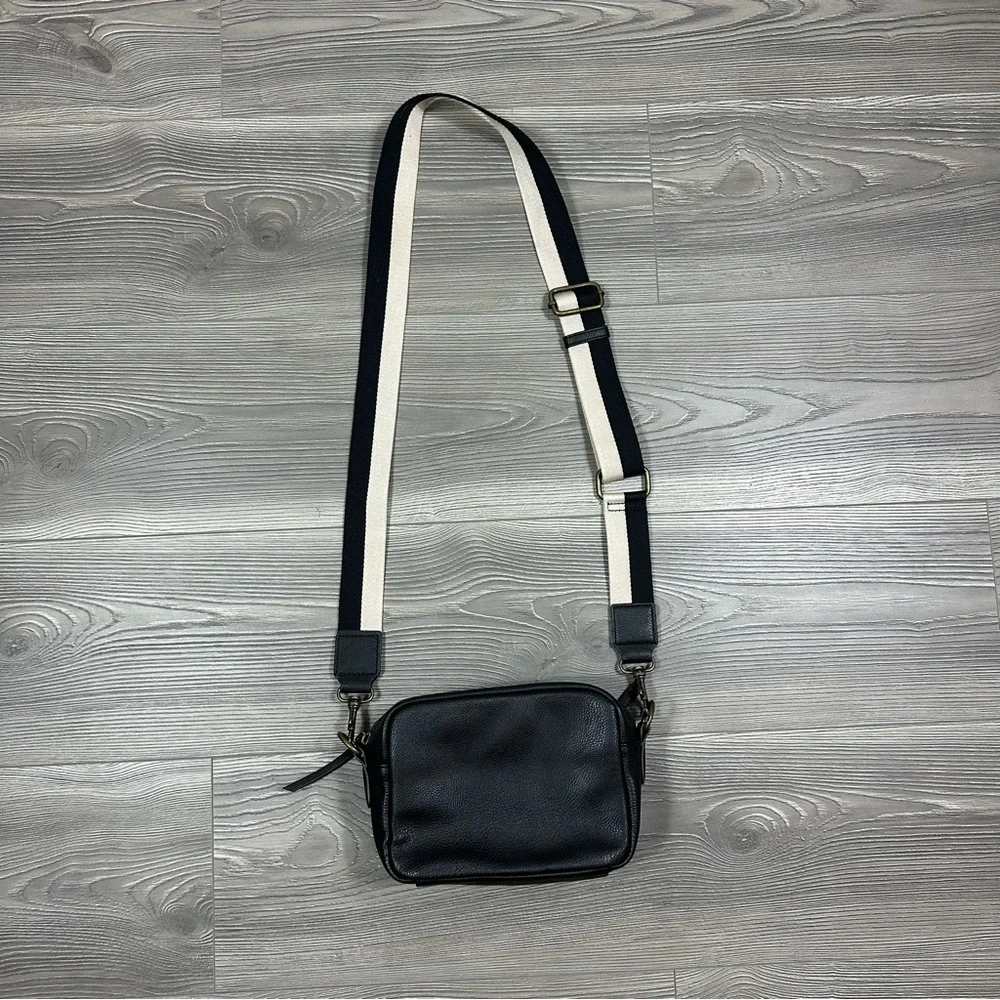 Universal Threads Black Crossbody Bag White Strap‎ Adjustable Pocket Festival
